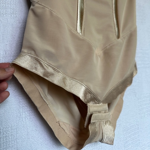 Maidenform Cream Shapewear Bodysuit with Underwire Support - Picture 8 of 13